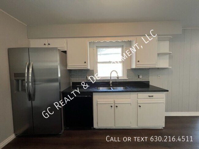 Building Photo - 22W220 Burr Oak Dr