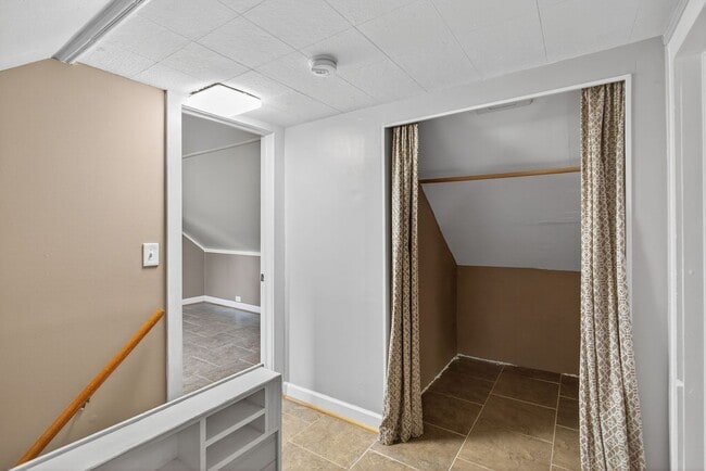 Building Photo - 4 Bedroom Rental