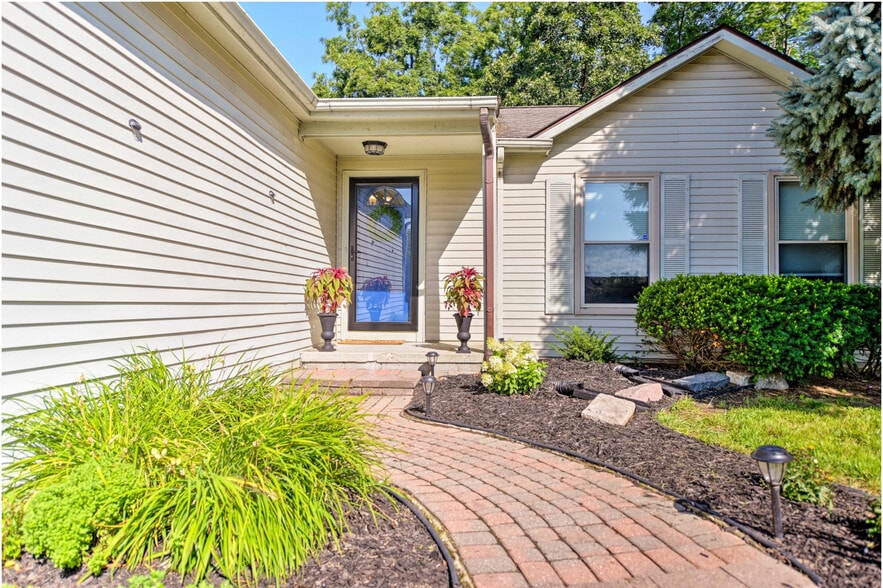 Building Photo - 1385 Northbrook Dr