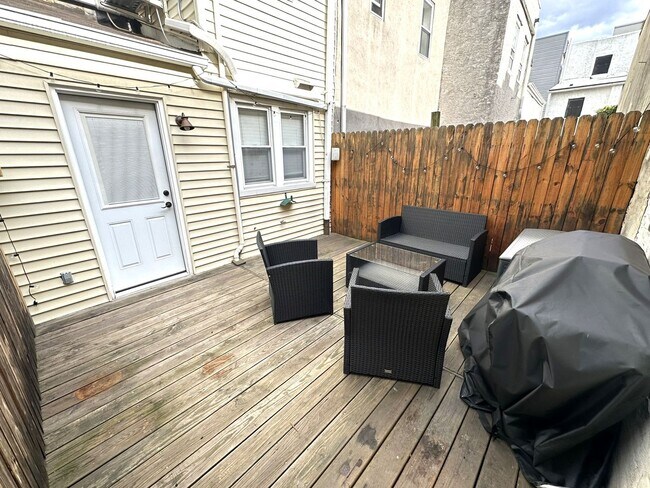 Building Photo - Stunning 4-Bedroom Townhome in the Heart of Fishtown! Available NOW!
