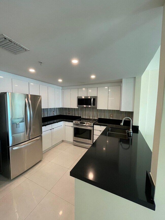 Building Photo - 1250 S Miami Ave