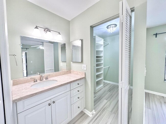 Building Photo - 104 Lakewood Dr