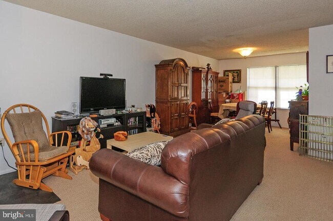 Building Photo - 2 Stout Ct