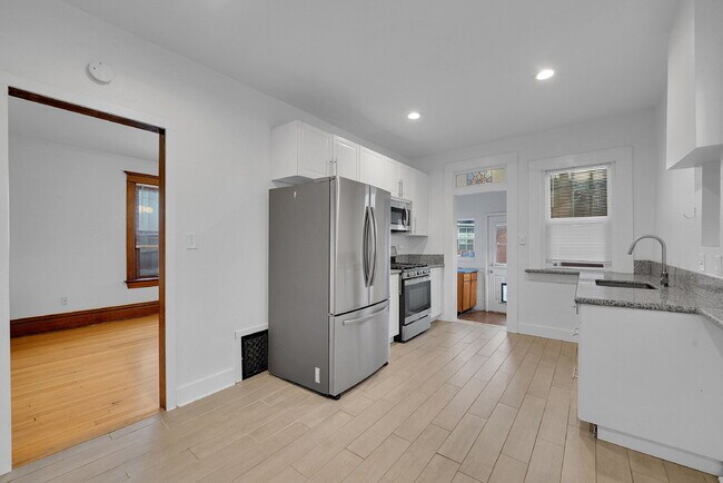 Building Photo - $1,995 - Charming 1 bed, 1 bath located in Denver with Bonus Flex Room!