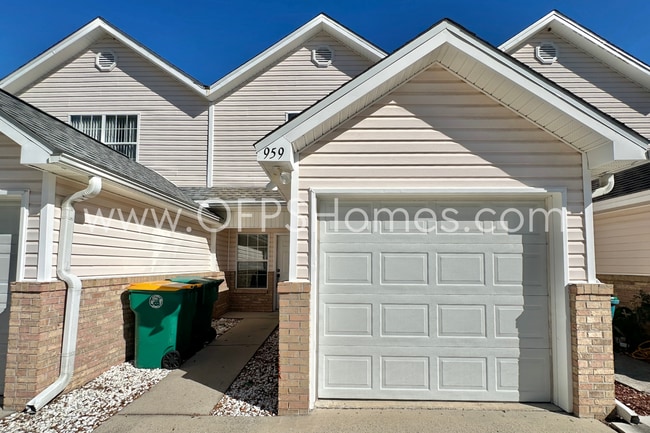 Building Photo - AVAILABLE NOW - Fort Walton Beach townhome!