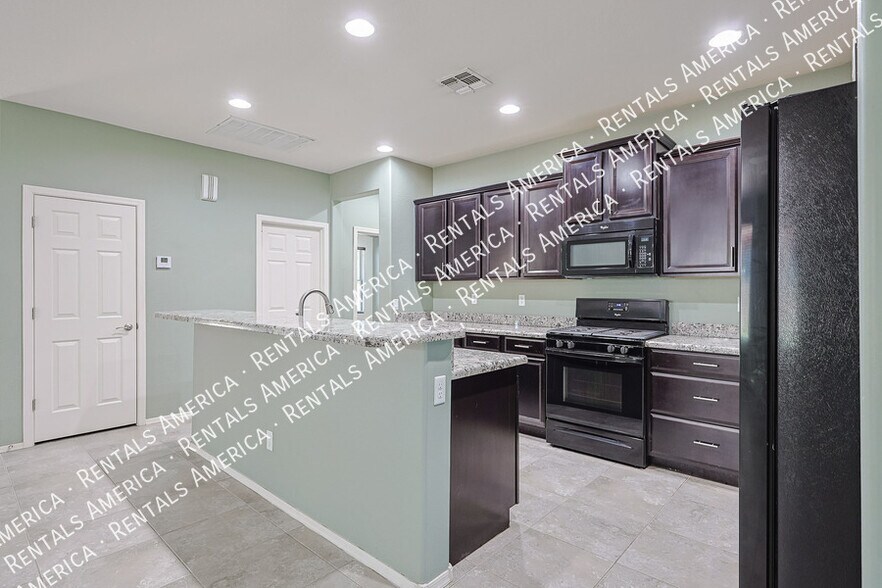 Building Photo - 15611 W Westview Dr