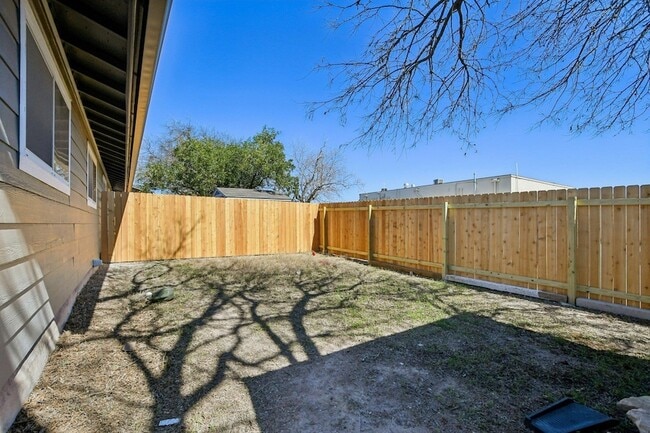 Building Photo - 9413 Quail Meadow Dr