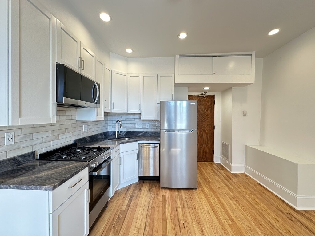 Building Photo - 2821 W Shakespeare Ave