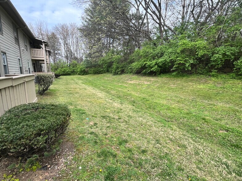 *** - 809 Ashlawn Pl