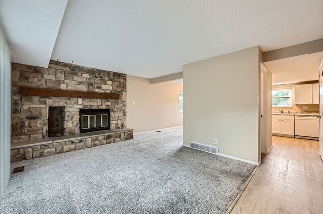 Building Photo - 1025 Moorings Dr