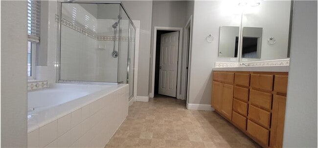 Building Photo - 2467 Berkshire Ln