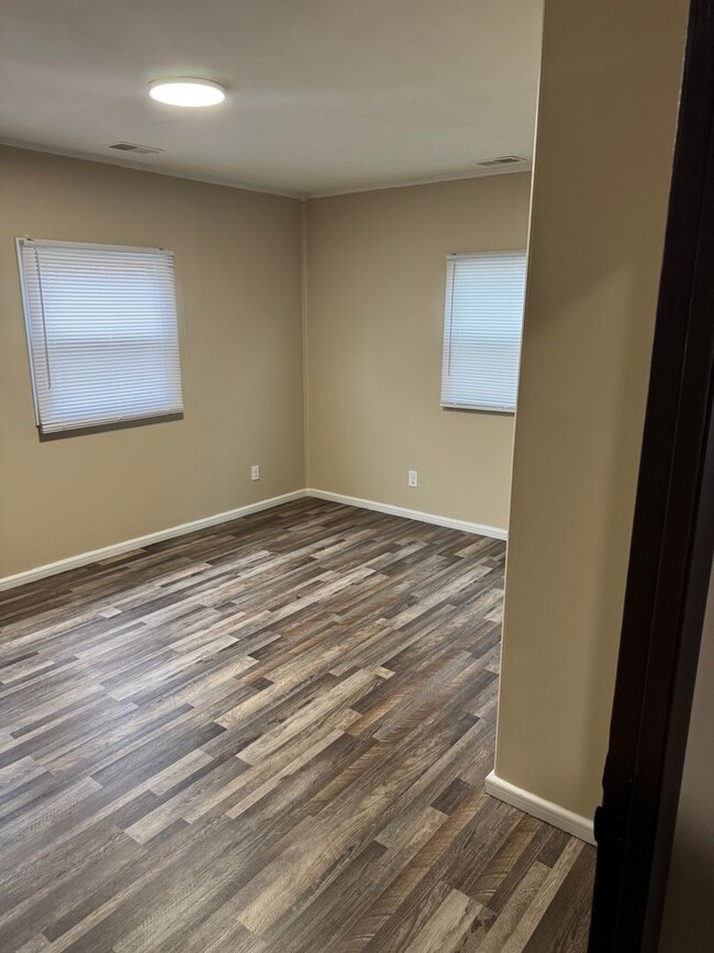 Building Photo - Newly remodeled 2 bedroom home