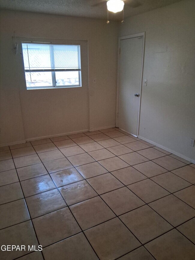 Building Photo - 2807 Beachcomber Dr