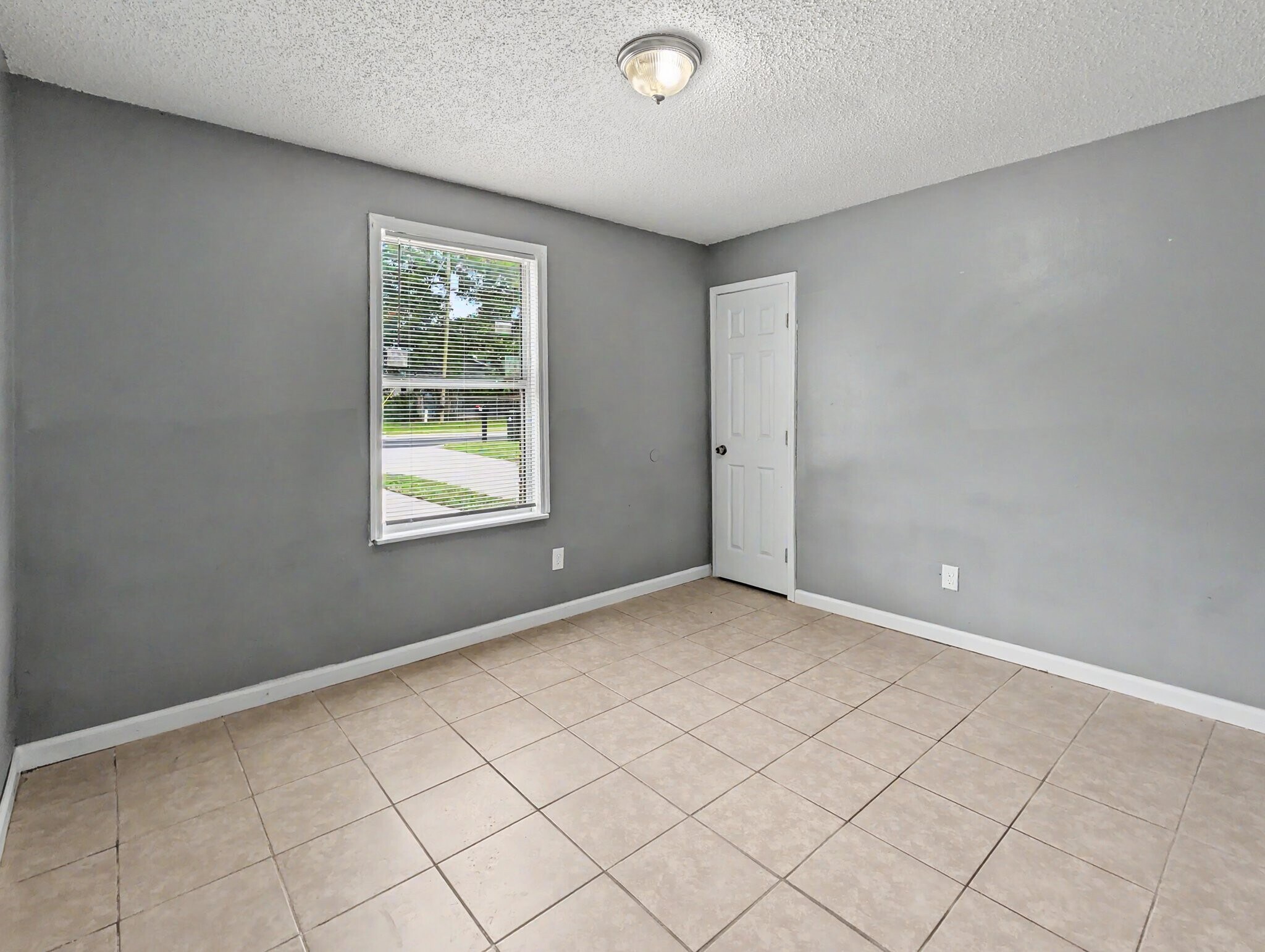 Building Photo - 1007 Winton Ave