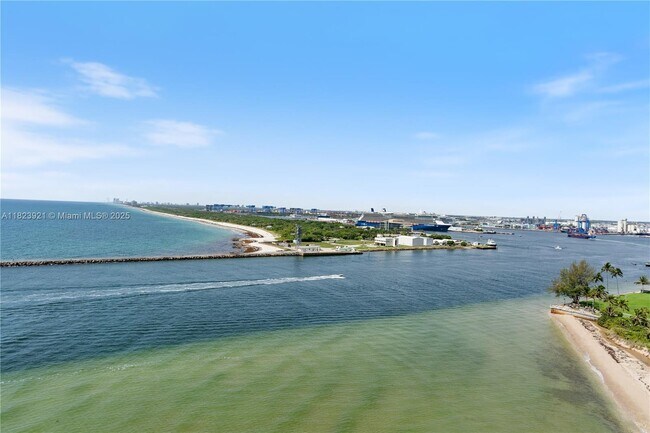 Building Photo - 2200 S Ocean Ln