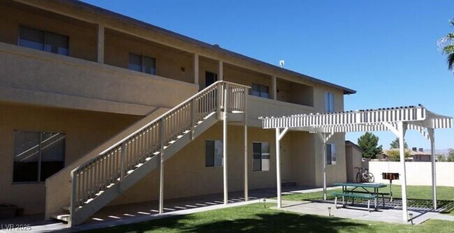 Building Photo - 1444 Star Rd
