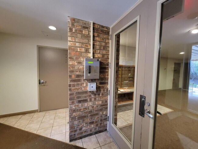 Building Photo - 420 Walnut Creek Rd