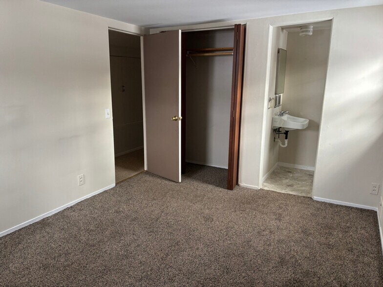 Building Photo - 10500 E Traverse Hwy