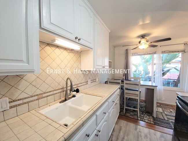 Building Photo - Charming 1 Bedroom Condo Steps From the Oc...