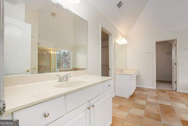 Building Photo - 3308 Sanborne Terrace