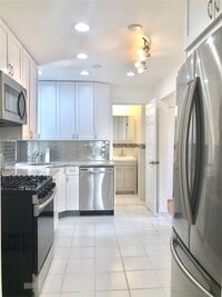 Building Photo - 151 Bleecker St