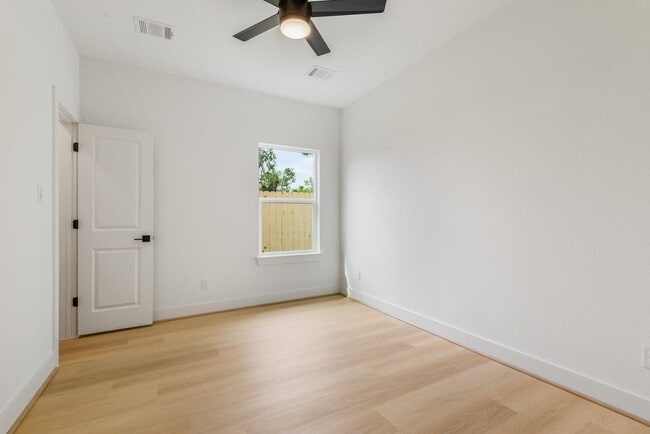 Building Photo - 5921 Mountwood St