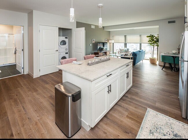 Building Photo - 121 Larchmere