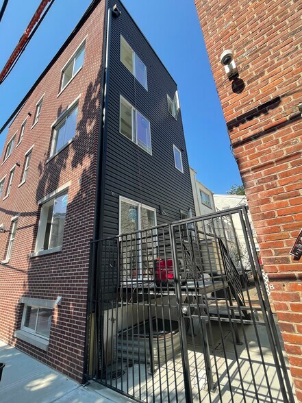 Building Photo - 1325 Rodman St