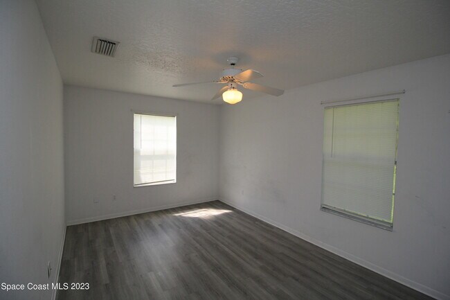 Building Photo - 220 Tipton Rd SW
