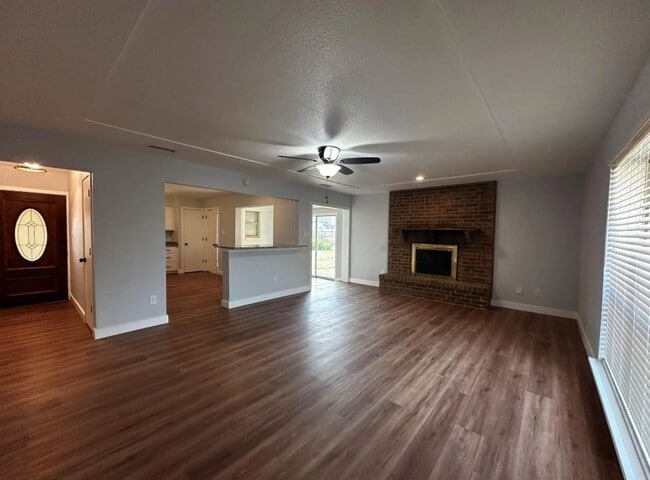Building Photo - 111 Gregory Dr