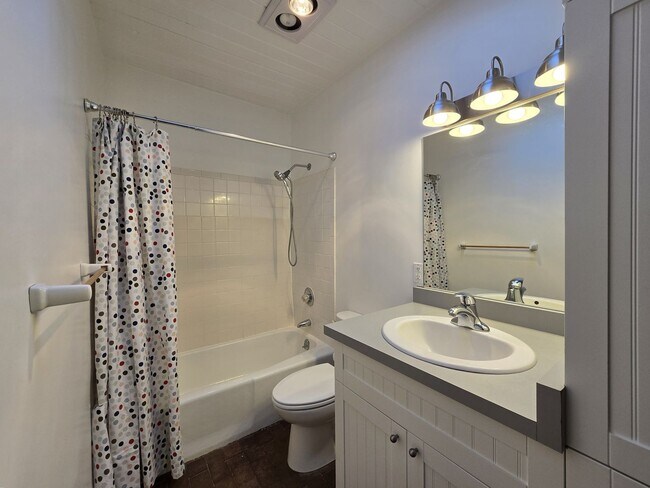 Building Photo - 808 Agua Fria St