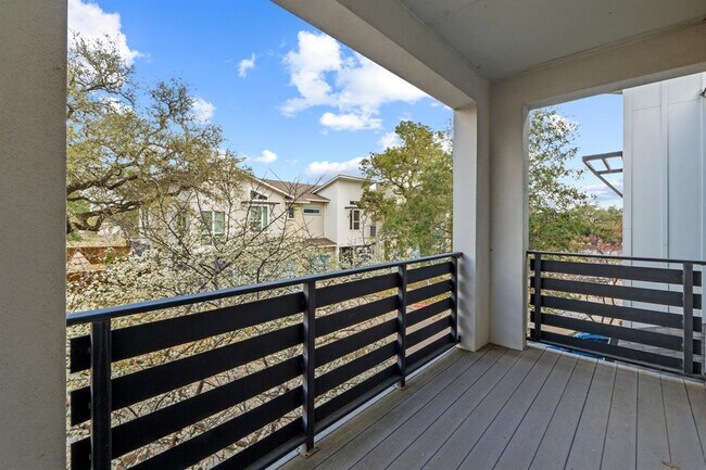 Building Photo - 8922 Menchaca Rd