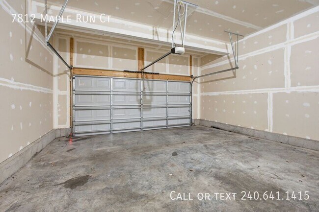 Building Photo - 7812 Maple Run Ct
