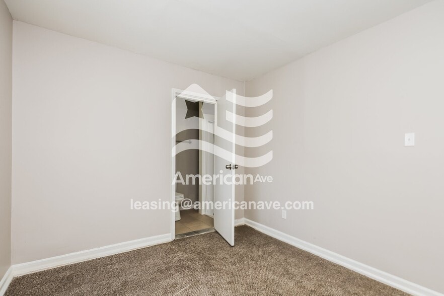 Building Photo - 649 Oakleaf Dr