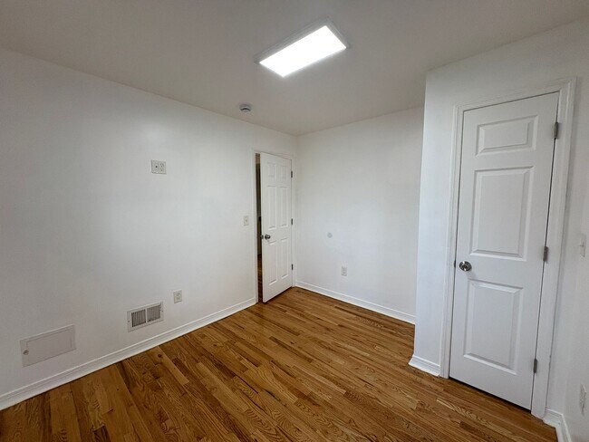 Building Photo - 425 Drummond Ave