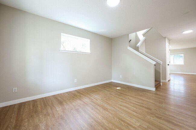 Building Photo - 117 SE 129th Ave