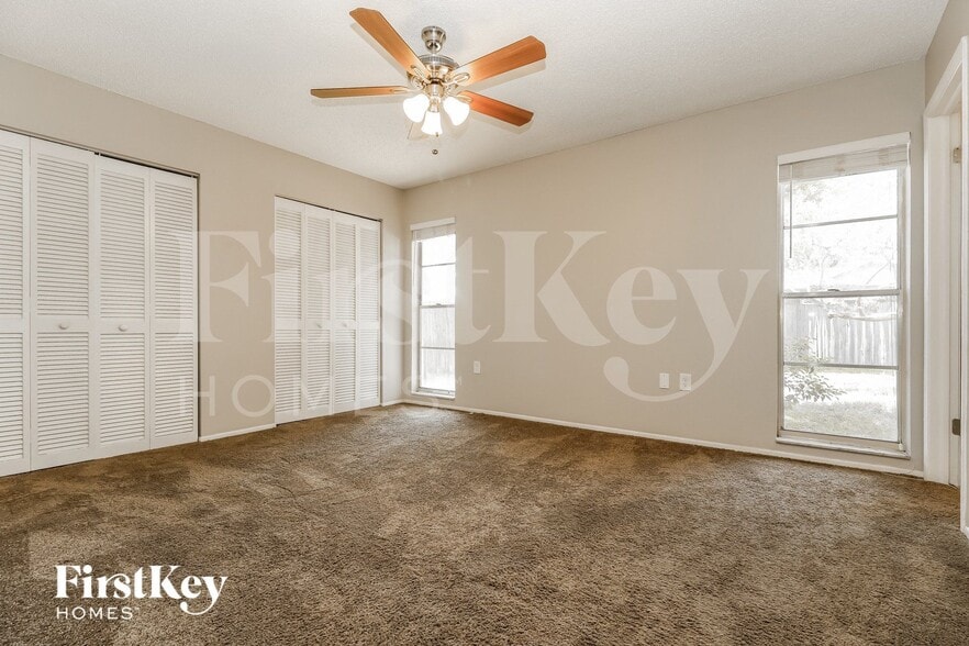 Building Photo - 1794 E Groveleaf Ave