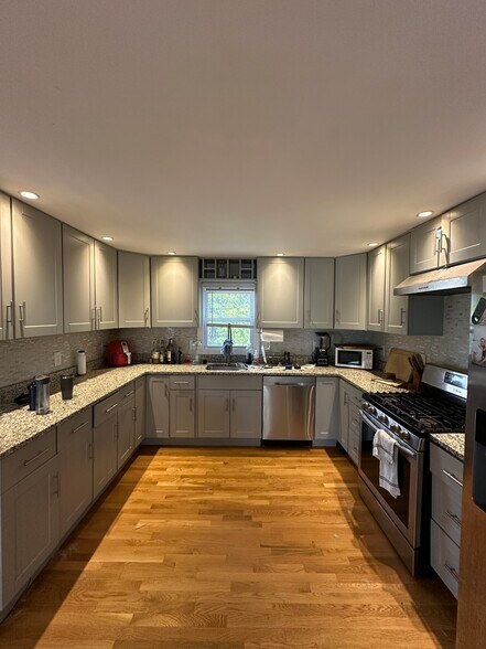 Building Photo - 136 W Squantum St