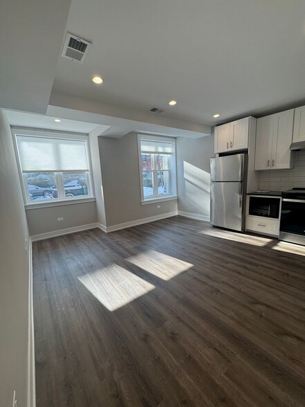 Building Photo - 1712 W Lunt Ave