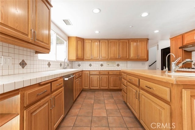 Building Photo - 2644 E Chevy Chase Dr