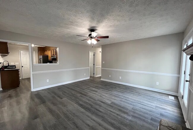 Building Photo - NEW LISTING!!!!!