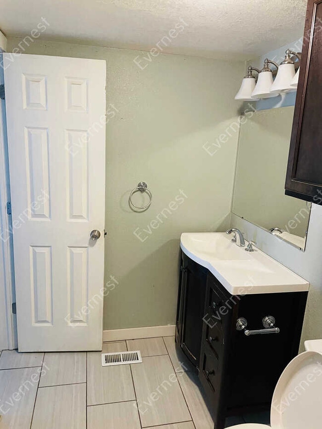 Building Photo - 111 Riverside Ave