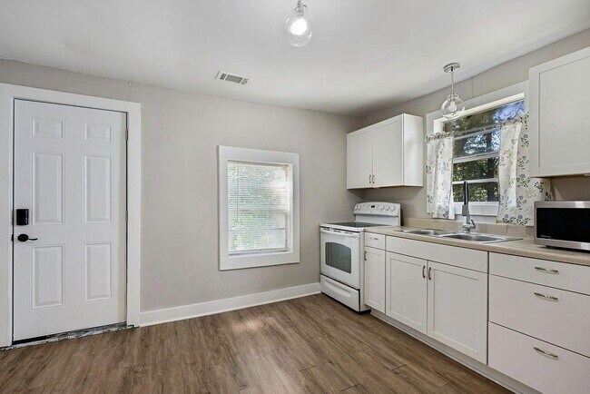 Building Photo - 184 Dahlia Ave NW