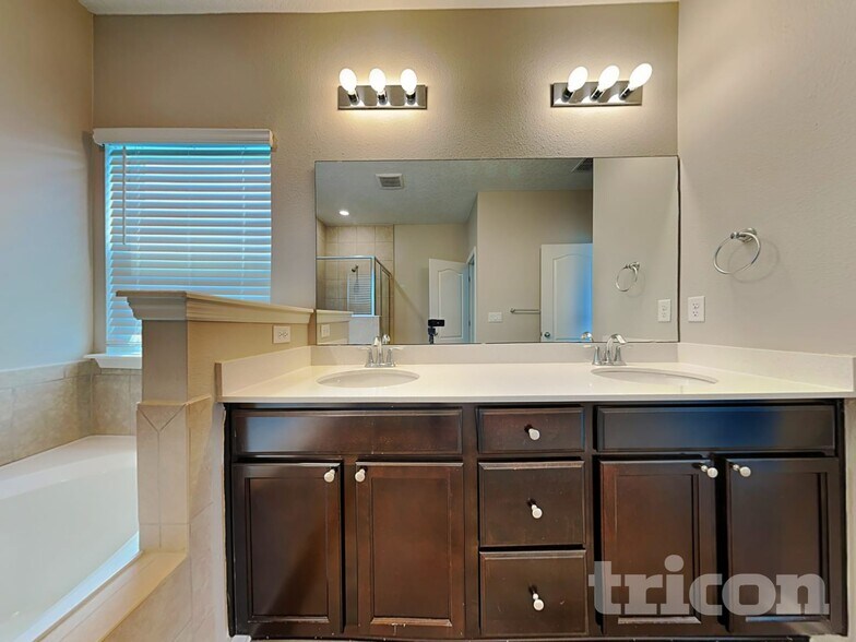 Building Photo - 154 Bloomfield Wy