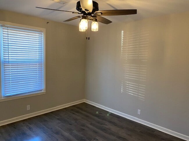 Building Photo - Coming soon! Nice remodeled 2 bedroom dupl...