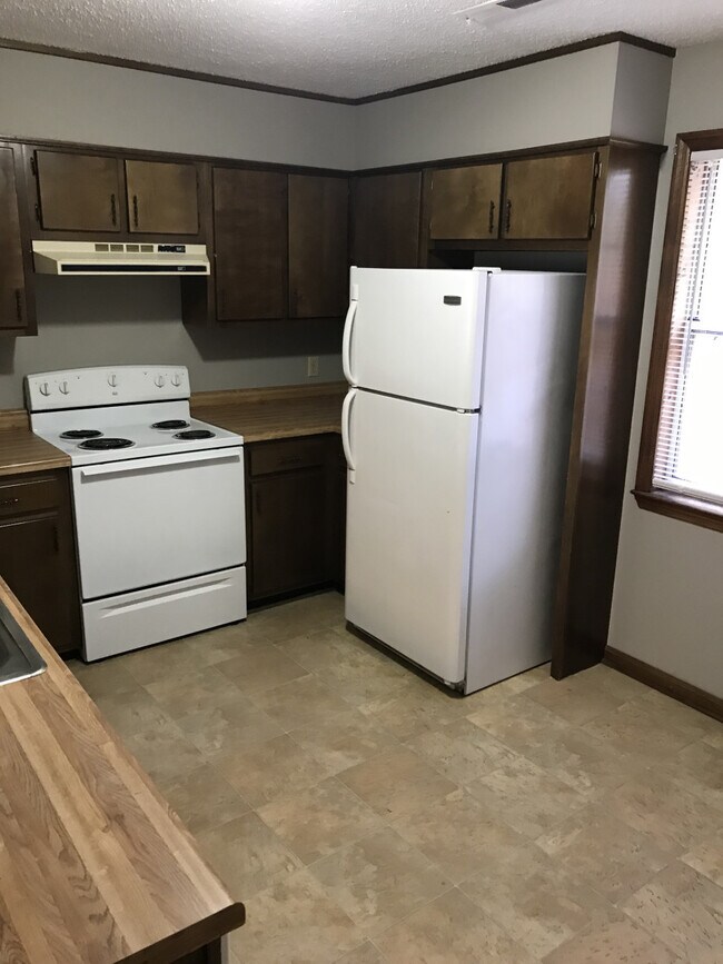 Building Photo - MILL TRACE DUPLEXES