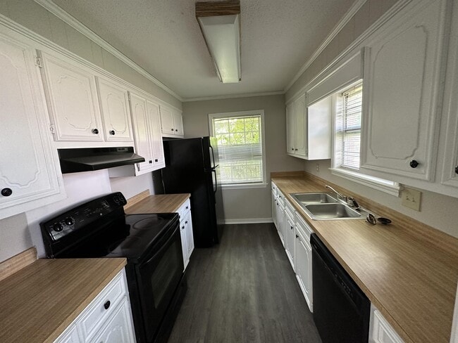 Building Photo - 108 Briarmeade Dr