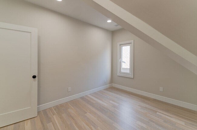 Building Photo - 123 Winchester Ave