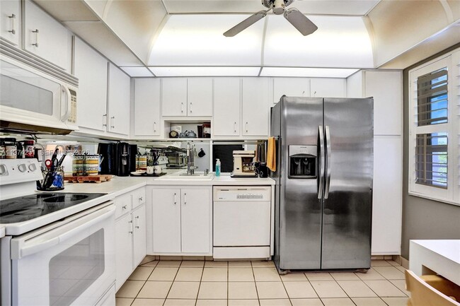 Building Photo - 805 Cypress Blvd