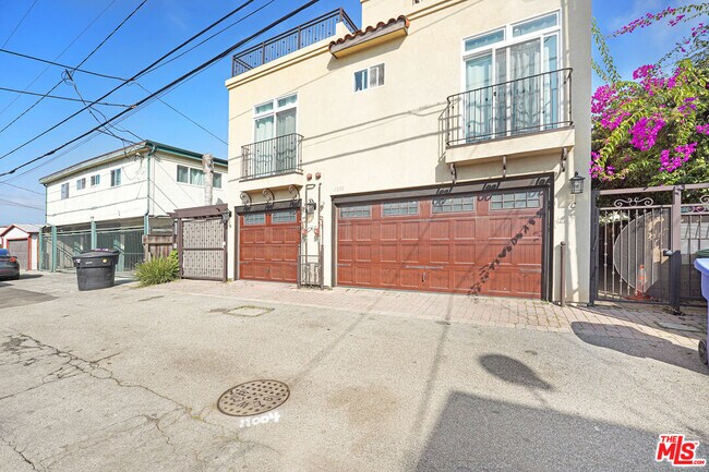 Building Photo - 1834 Euclid St